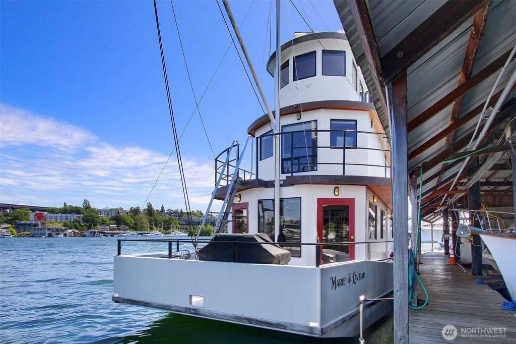 Photo of 2401 N Northlake Way #B13, Seattle, WA 98103 (MLS # 2498715)