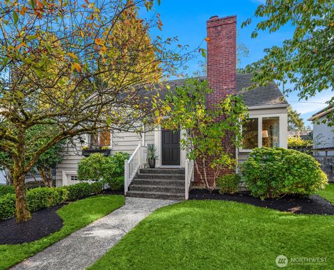 Photo of 8026 39th Avenue NE, Seattle, WA 98115 (MLS # 2443840)