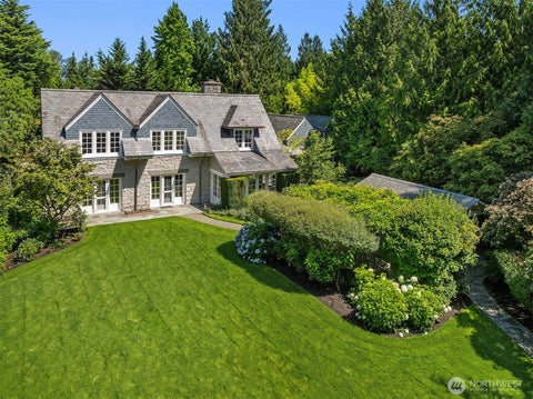 Photo of 8106 Overlake Drive W, Medina, WA 98039 (MLS # 2554464)