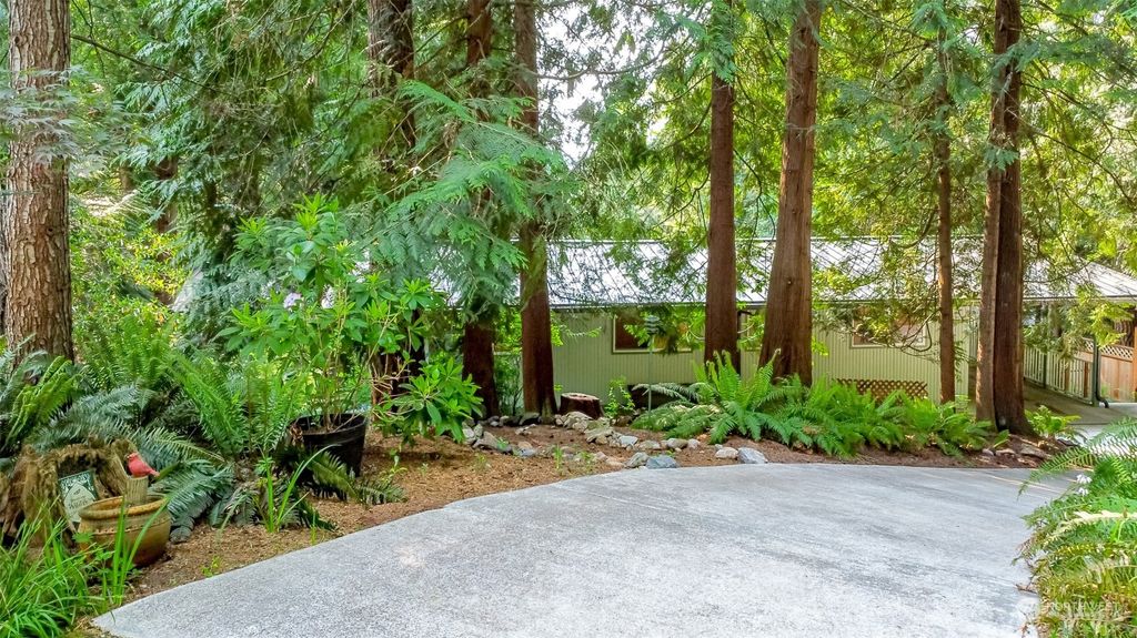 Photo of 18037 W Spring Lake Drive SE, Renton, WA 98058 (MLS # 2070559)
