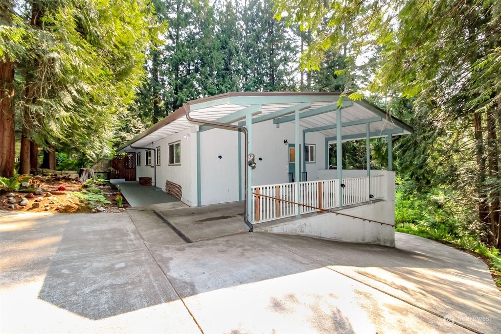 Photo of 18037 W Spring Lake Drive SE, Renton, WA 98058 (MLS # 2070559)