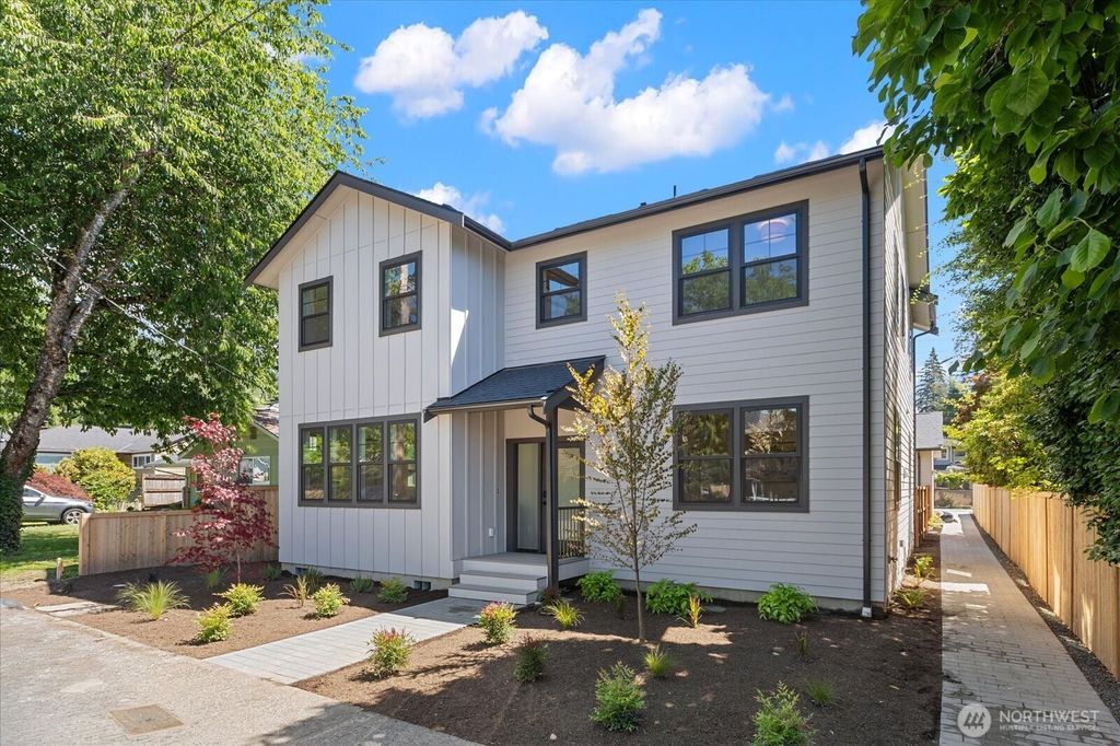 Photo of 315 SE Andrews Street, Issaquah, WA 98027 (MLS # 2542832)