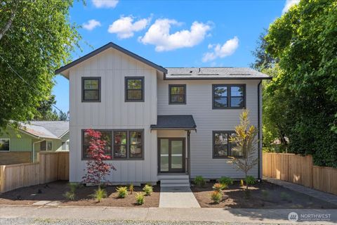Photo of 315 SE Andrews Street, Issaquah, WA 98027 (MLS # 2542832)