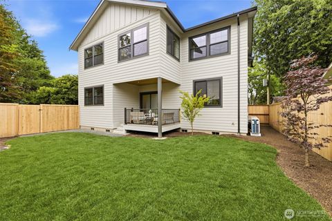 Photo of 315 SE Andrews Street, Issaquah, WA 98027 (MLS # 2542832)