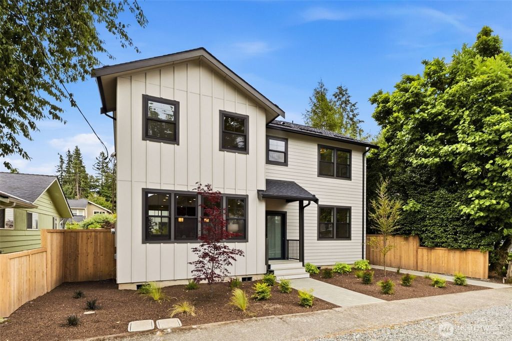 Photo of 315 SE Andrews Street, Issaquah, WA 98027 (MLS # 2542832)