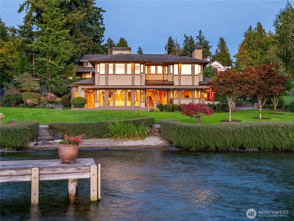 Photo of 9001 NE 40th Place, Yarrow Point, WA 98004 (MLS # 2433848)