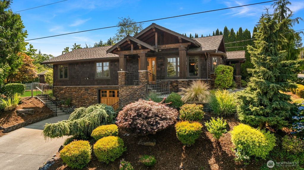 Photo of 821 4th Street, Kirkland, WA 98033 (MLS # 2558434)
