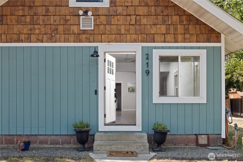 219 N Dennis Street