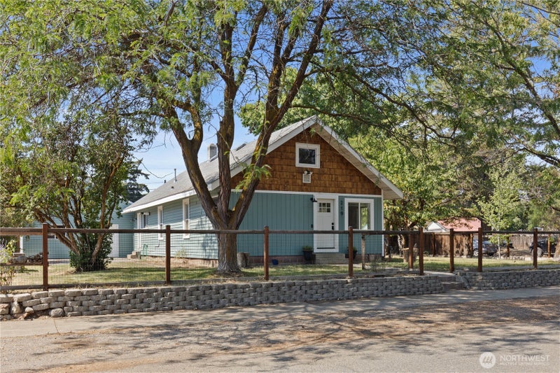 219 N Dennis Street