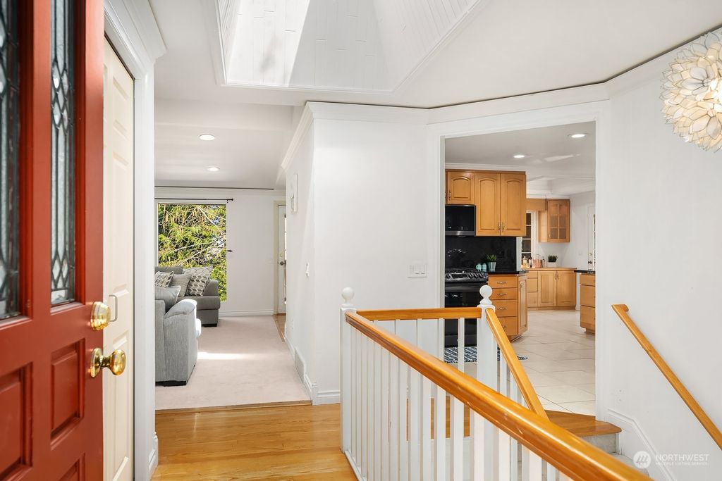 Photo of 16434 SE 42nd Place, Bellevue, WA 98006 (MLS # 2213159)