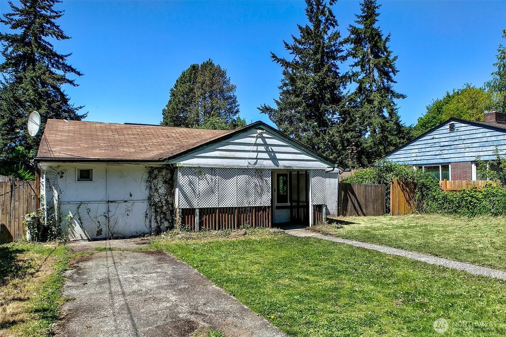 Photo of 11033 15th Avenue NE, Seattle, WA 98125 (MLS # 2371535)