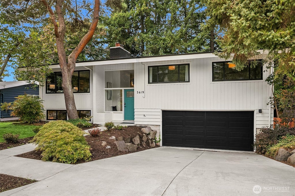 Photo of 5619 125th Avenue SE, Bellevue, WA 98006 (MLS # 2581801)