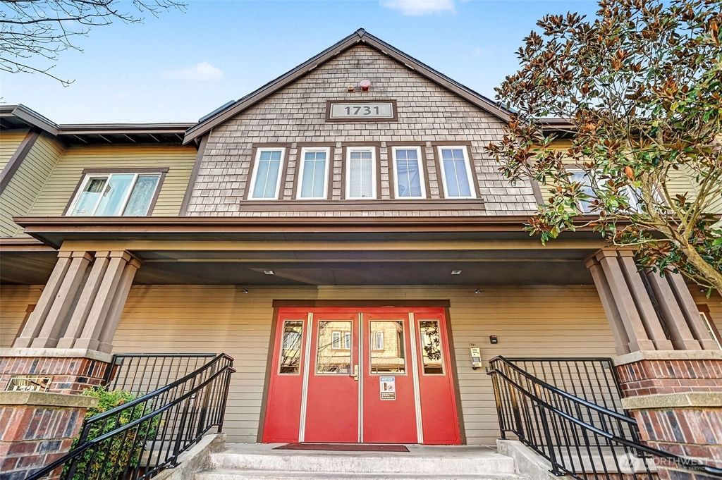 Photo of 1731 10th Ave Ave NE #B205, Issaquah, WA 98029 (MLS # 2468250)