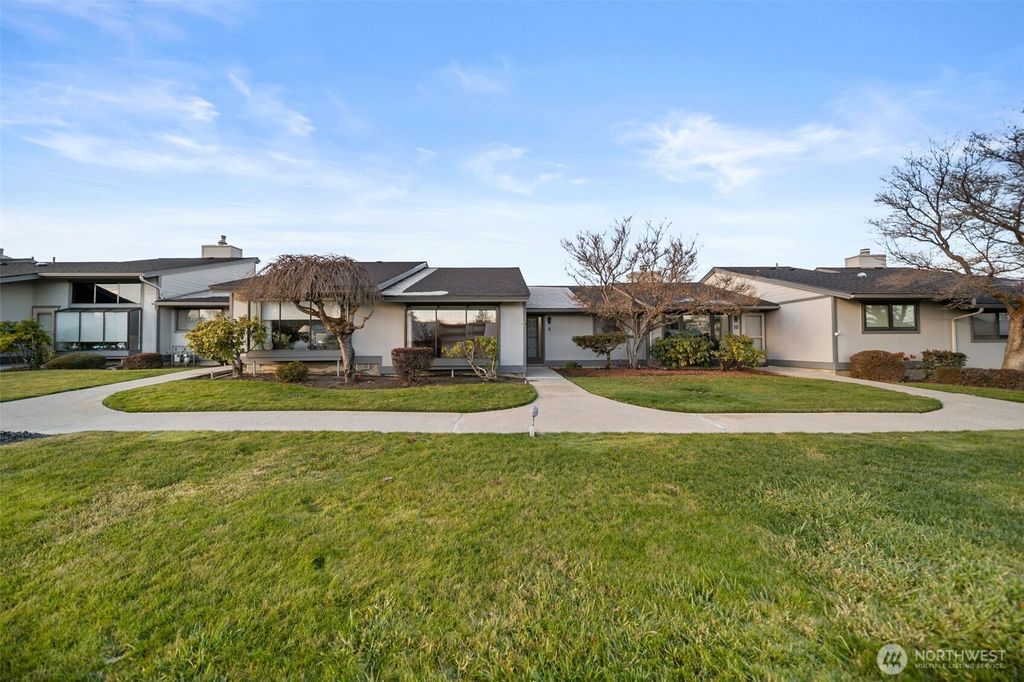 Photo of 1310 Castlerock Avenue #9, Wenatchee, WA 98801 (MLS # 2463466)