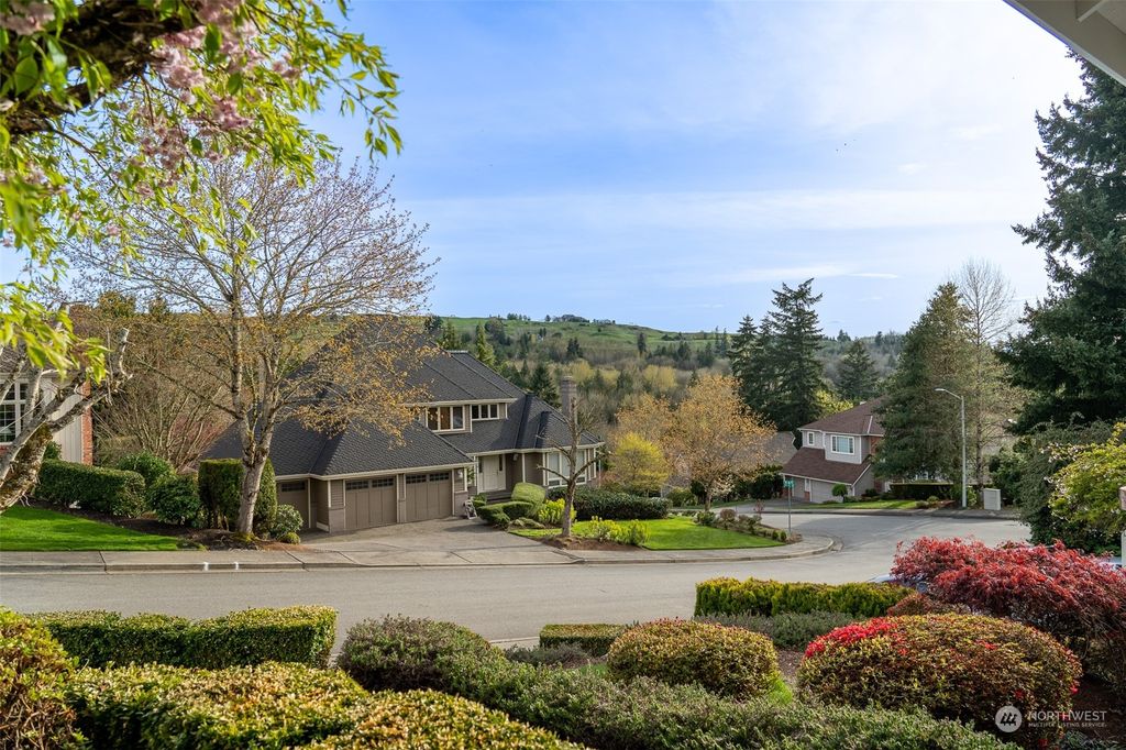 Photo of 15404 SE 66th Place, Bellevue, WA 98006 (MLS # 2060870)
