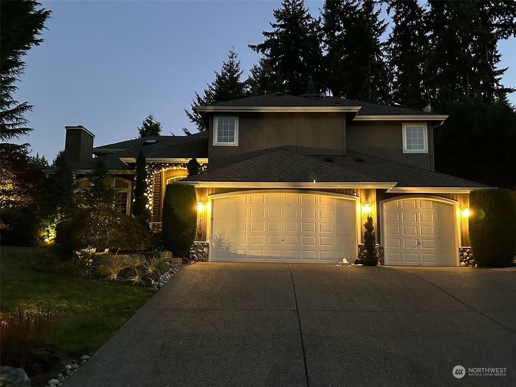 Photo of 5307 NE 23rd Court, Renton, WA 98059 (MLS # 2152009)