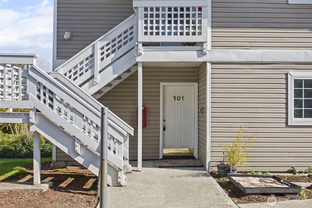 Photo of 12432 SE 272nd Place #B101, Kent, WA 98030 (MLS # 2590578)