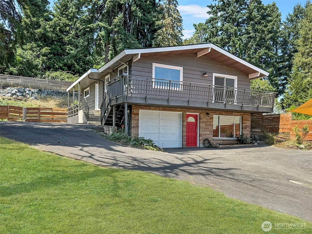 Photo of 14915 58th Avenue S, Tukwila, WA 98168 (MLS # 2417416)