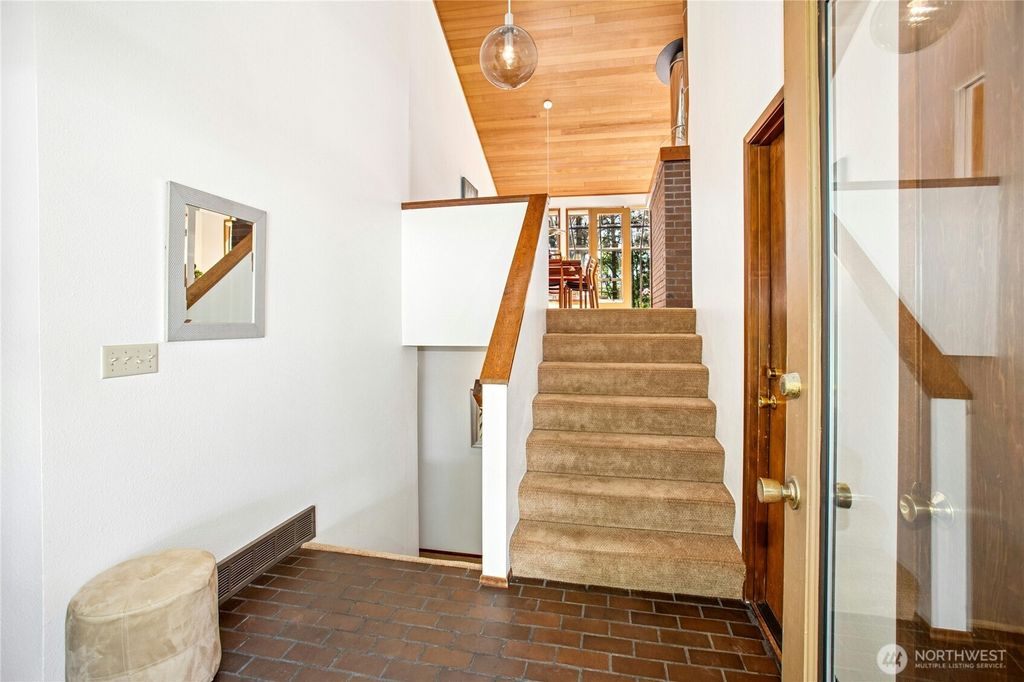 Photo of 12037 210th Place SE, Issaquah, WA 98027 (MLS # 2341733)