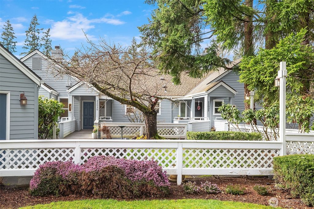 Photo of 22030 SE 40th Court, Issaquah, WA 98029 (MLS # 2486814)