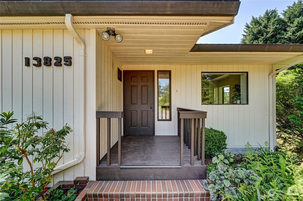 Photo of 13825 SE 2nd Street, Bellevue, WA 98005 (MLS # 2076159)