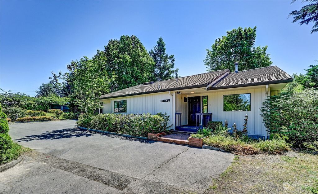 Photo of 13825 SE 2nd Street, Bellevue, WA 98005 (MLS # 2076159)