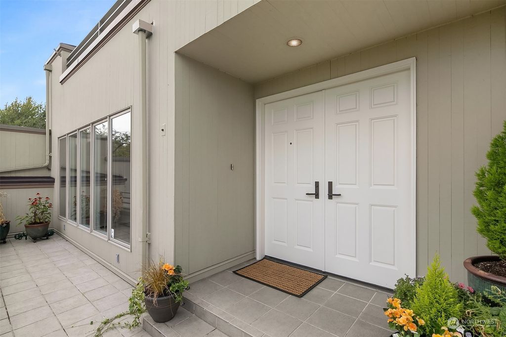 Photo of 5051 50th Avenue NE #20, Seattle, WA 98105 (MLS # 1995967)