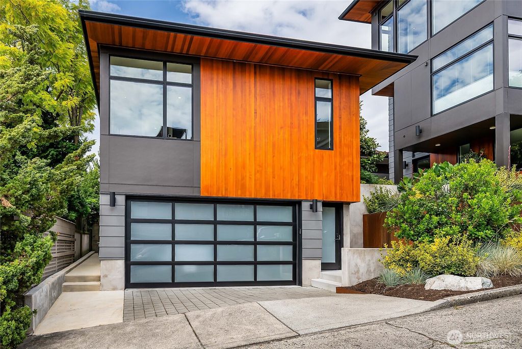 Photo of 2501 Yale Avenue E, Seattle, WA 98102 (MLS # 2393036)