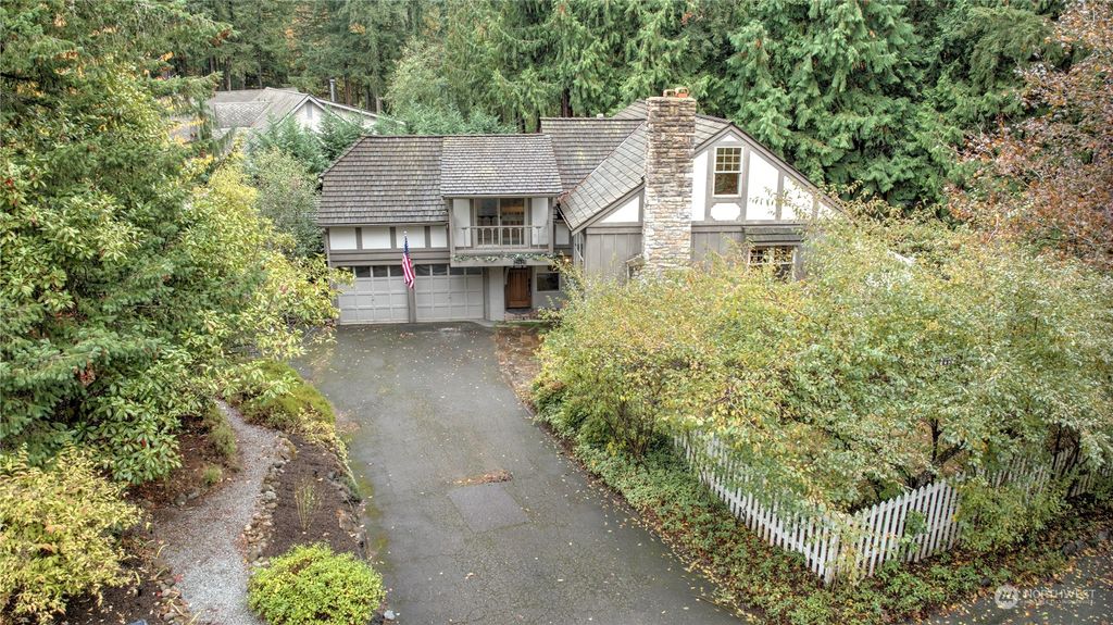 Photo of 21625 SE 35th Street, Sammamish, WA 98075 (MLS # 2013000)