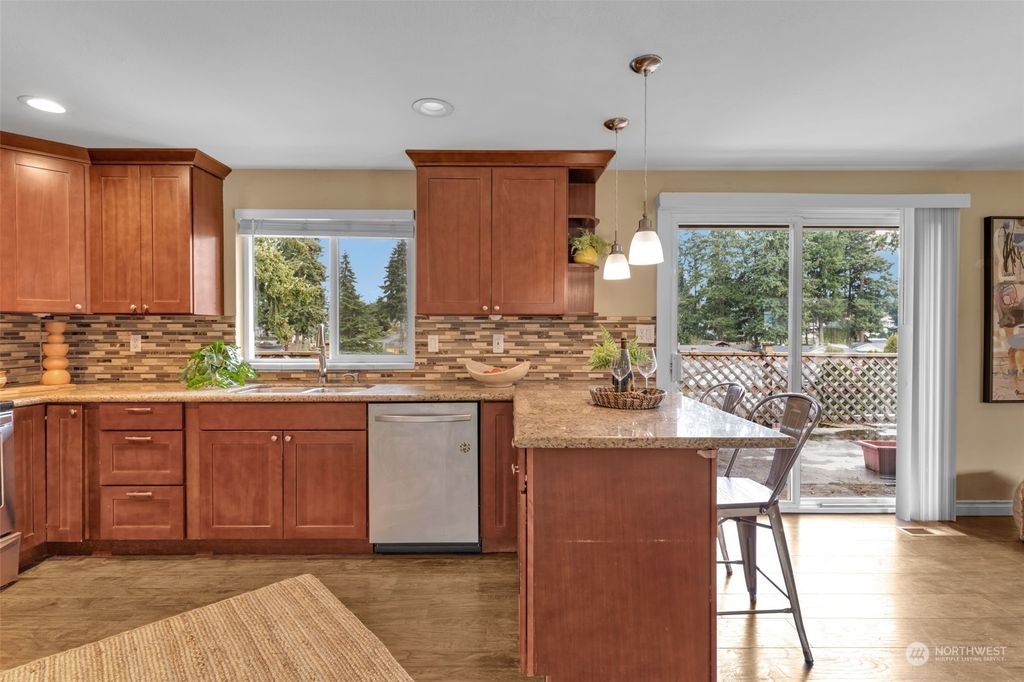listing image 9367997271528241156