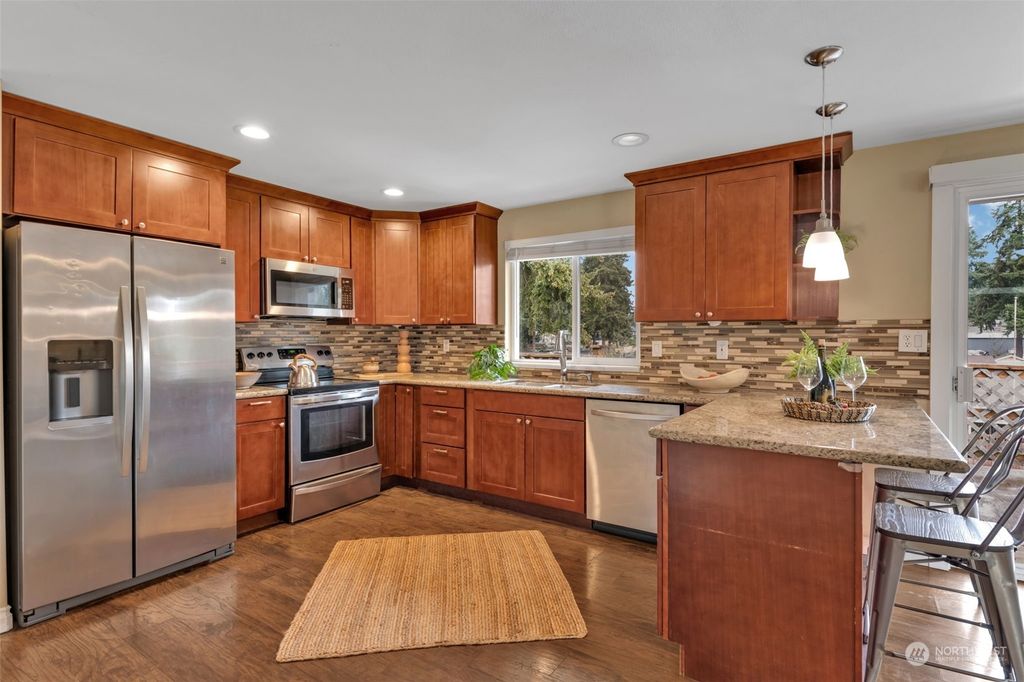 listing image 9368275457980350179