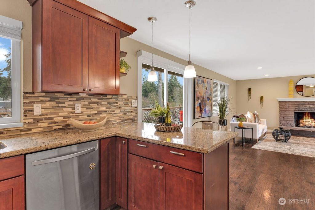 listing image 9367197373616700799