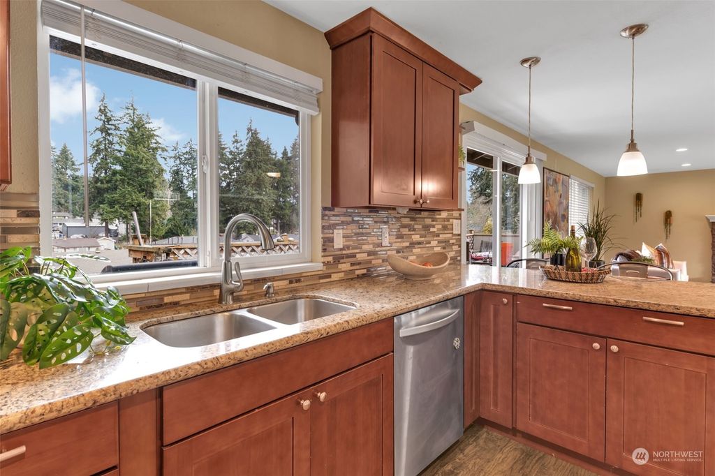 listing image 9365381284941828167