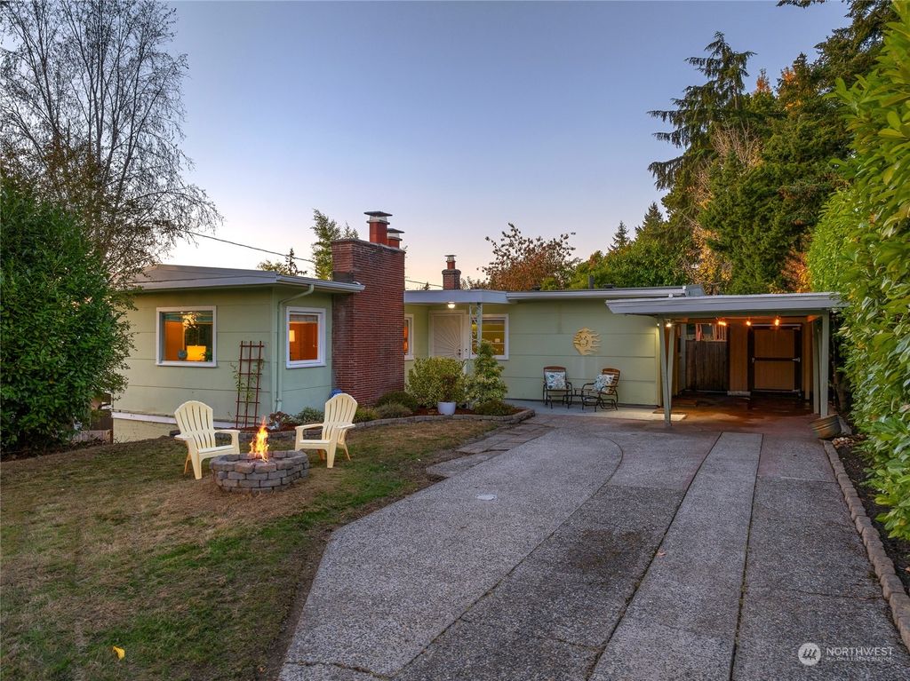 Photo of 2010 SW 114th Street, Seattle, WA 98146 (MLS # 2305645)