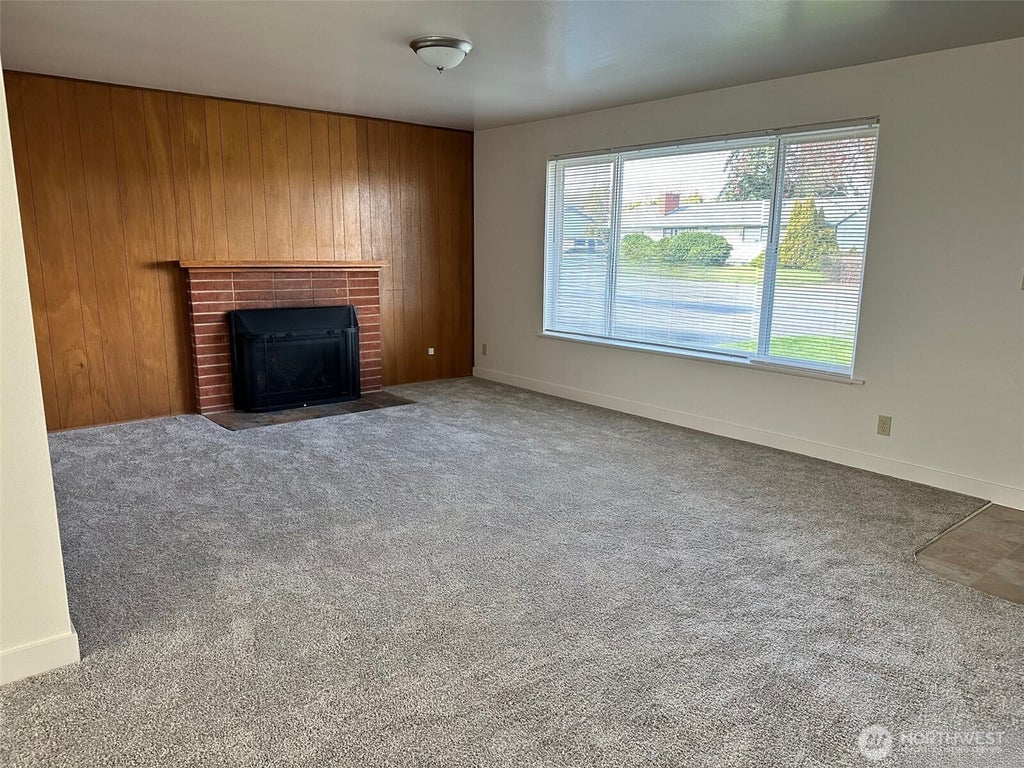 Photo of 21 SW 8th Avenue, Oak Harbor, WA 98277 (MLS # 2547046)