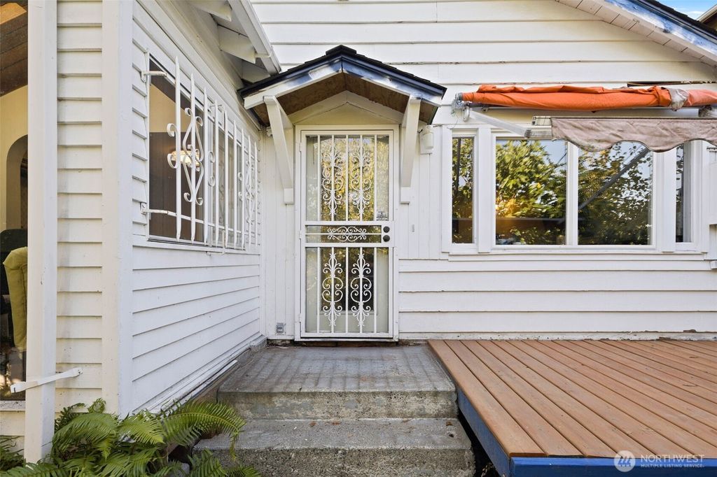 Photo of 327 24th Avenue E, Seattle, WA 98112 (MLS # 2435621)