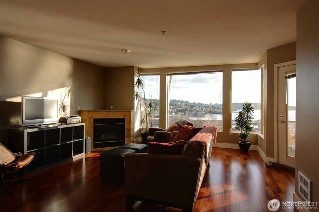 Photo of 220 1st Street #402, Kirkland, WA 98033 (MLS # 2499533)
