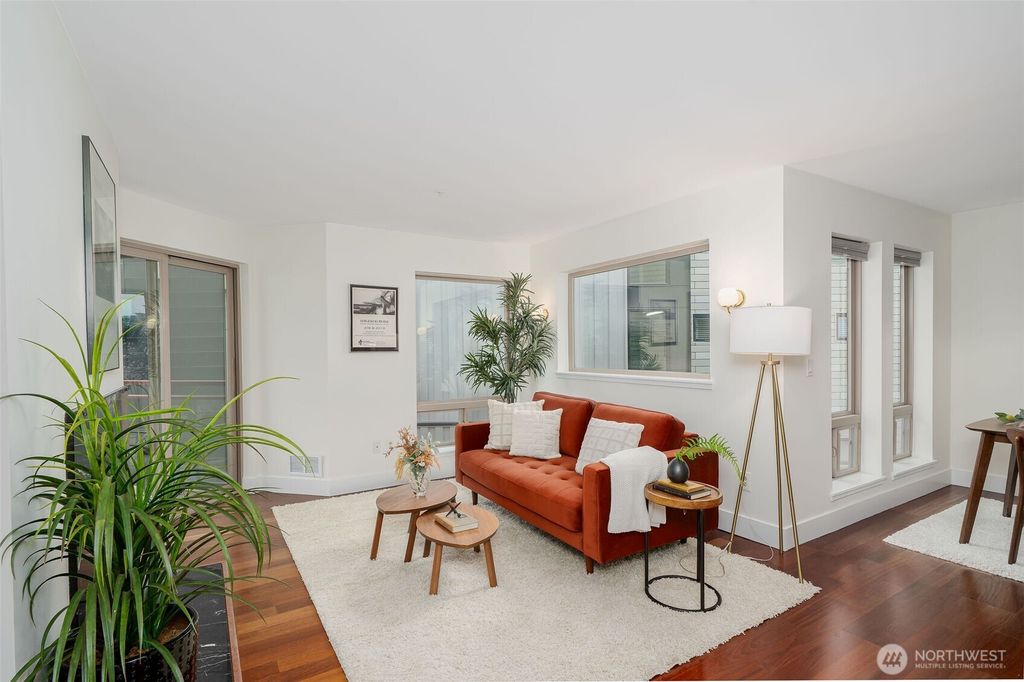Photo of 711 E Denny Way #306, Seattle, WA 98122 (MLS # 2515992)