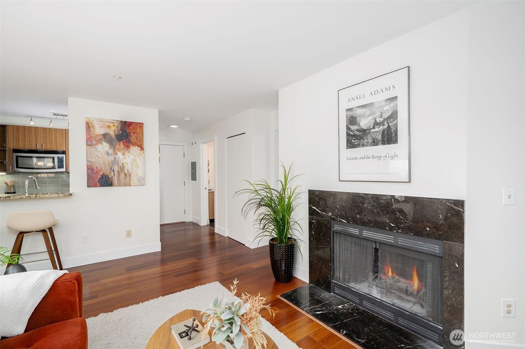 Photo of 711 E Denny Way #306, Seattle, WA 98122 (MLS # 2515992)