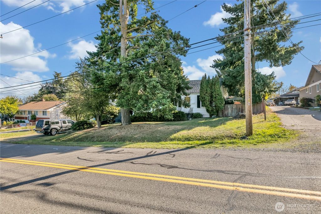 Photo of 2829 S 152nd Street, SeaTac, WA 98188 (MLS # 2442043)