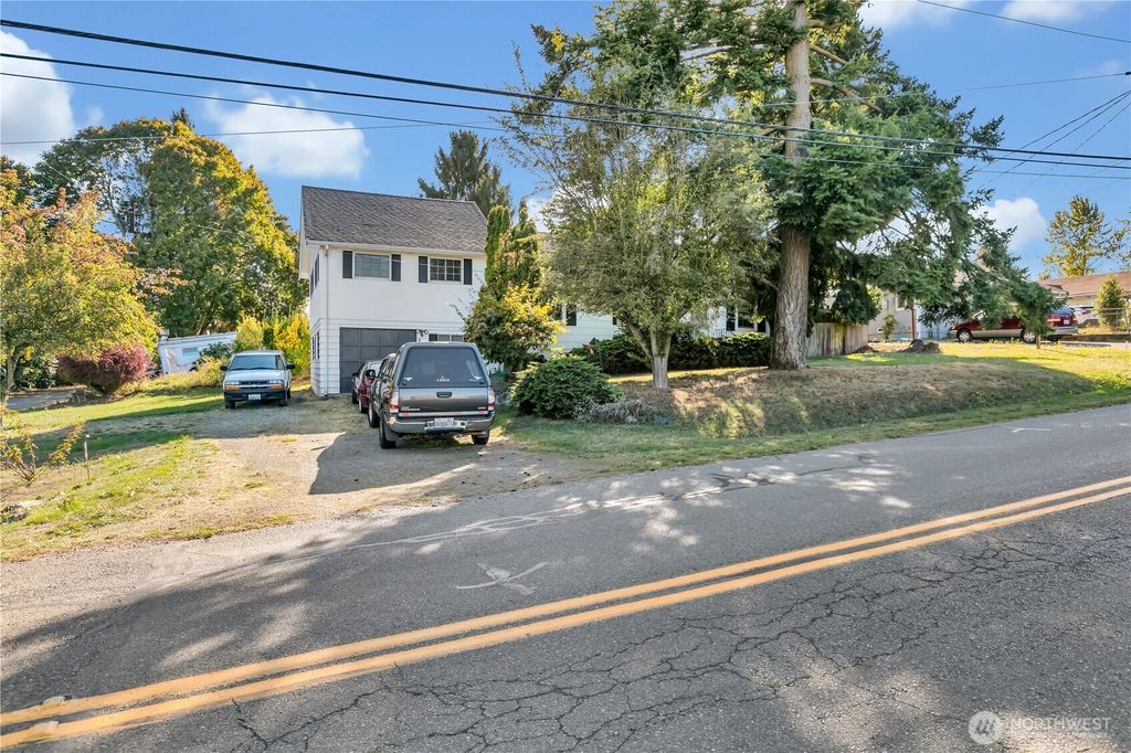 Photo of 2829 S 152nd Street, SeaTac, WA 98188 (MLS # 2442043)