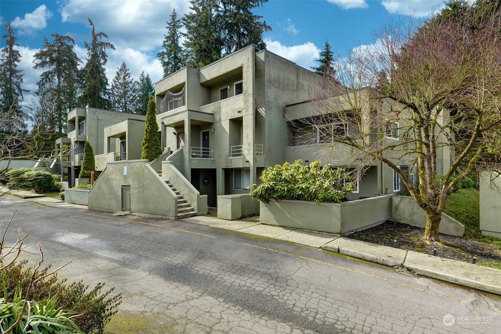 Photo of 17001 Inglewood Road NE #N208, Kenmore, WA 98028 (MLS # 2048536)