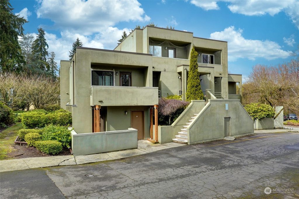 Photo of 17001 Inglewood Road NE #N208, Kenmore, WA 98028 (MLS # 2048536)