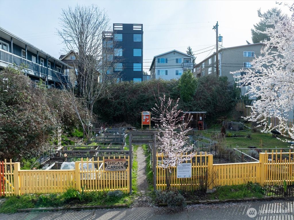 Photo of 5520 University Way NE, Seattle, WA 98105 (MLS # 2531005)