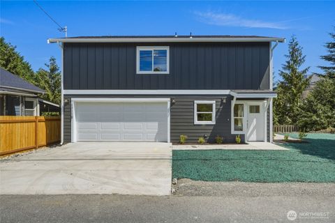 Photo of 1711 12th Street #B, Everett, WA 98201 (MLS # 2551586)