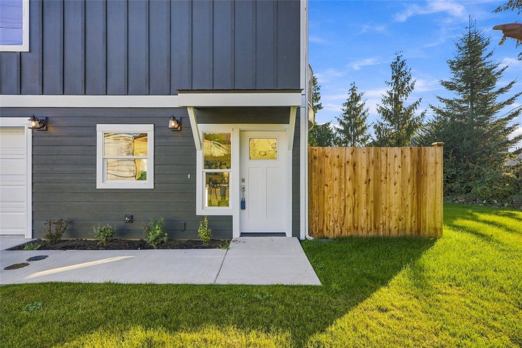Photo of 1711 12th Street #B, Everett, WA 98201 (MLS # 2551586)