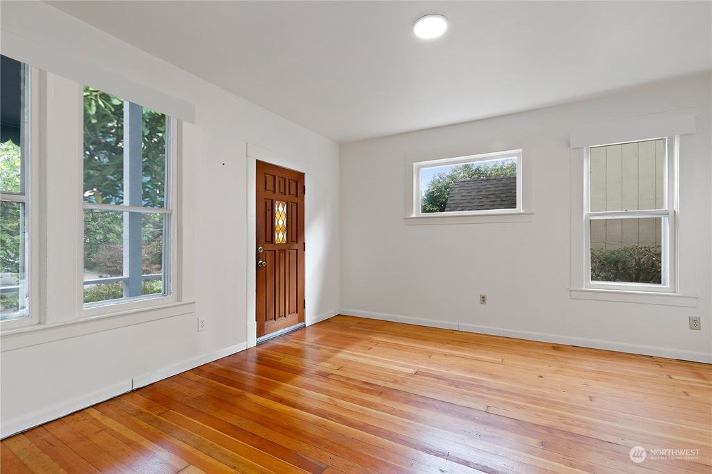 Photo of 923 N 86th Street, Seattle, WA 98103 (MLS # 2291014)