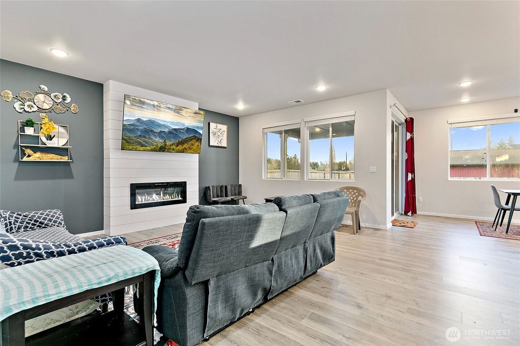 Photo of 2810 180th Street Ct E, Tacoma, WA 98445 (MLS # 2463625)