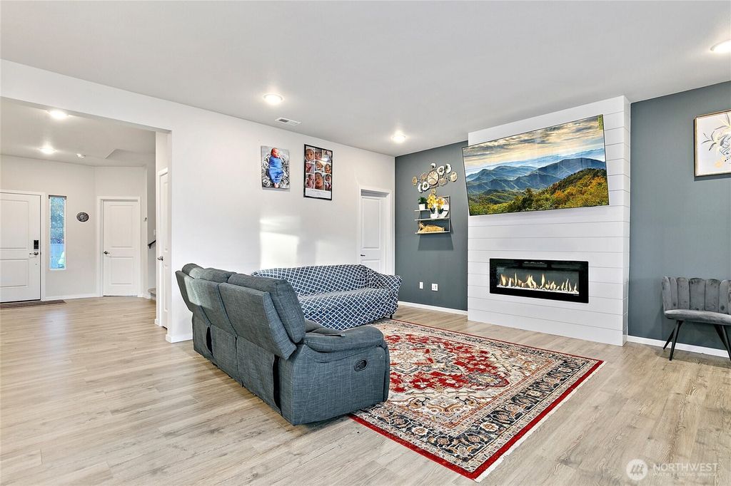 Photo of 2810 180th Street Ct E, Tacoma, WA 98445 (MLS # 2463625)