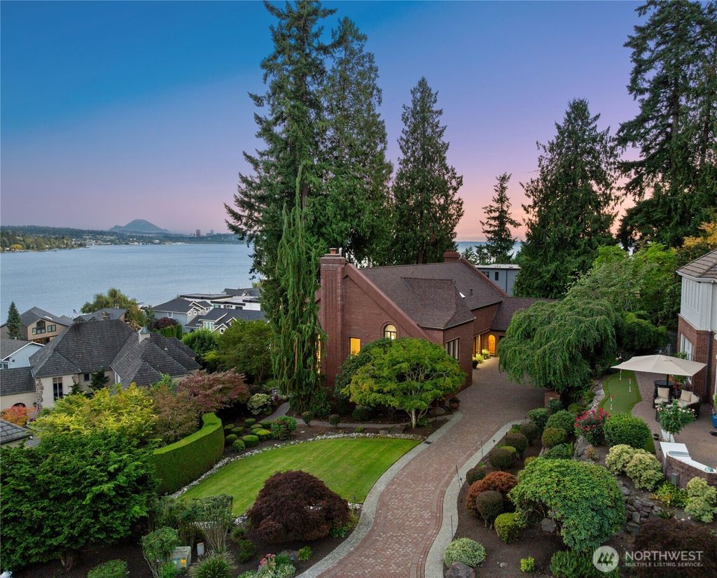 Photo of 10939 84th Place NE, Kirkland, WA 98034 (MLS # 2435352)